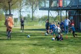 Paasactiviteit voor S.K.N.W.K. JO9-1 en JO7-1 op 2e paasdag (107/141)